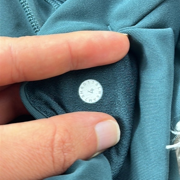 Lululemon Mix & Mesh Crop *21" - Picture 5 of 5